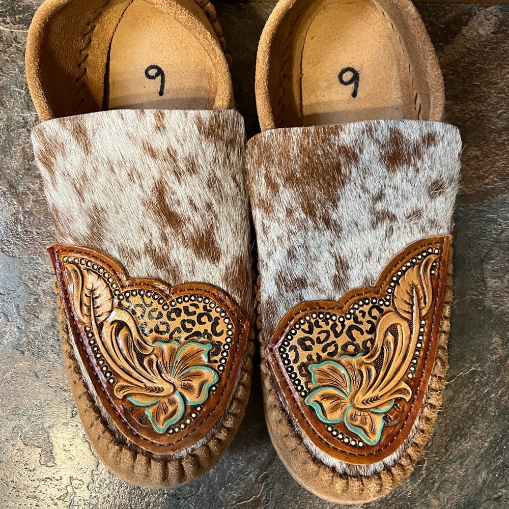 Bronco donkey tooled day worker moccasin
